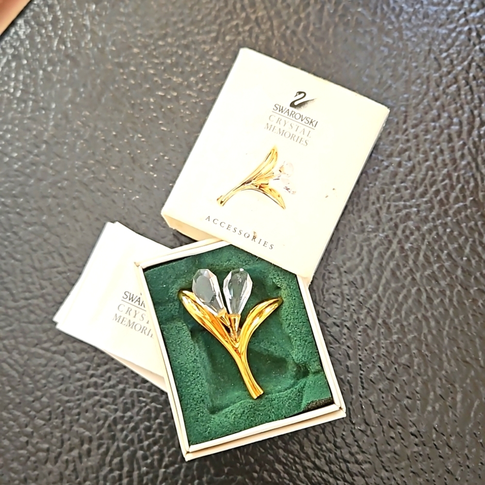 NWOT Vintage Swarovski brooch
